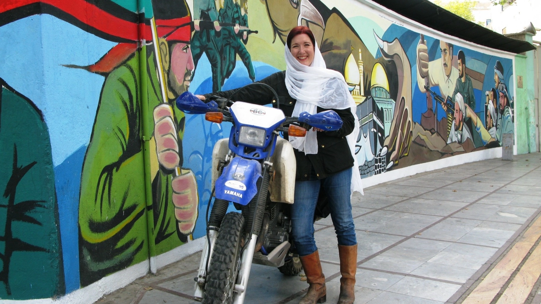 إيرانيات يتحدين التقاليد ويقتحمن شوارع طهران بالدراجات النارية 