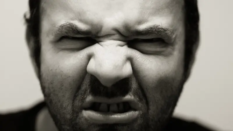 كل ما يجب معرفته عن الشخصية النرجسية.. "حين تعشق نفسك حتى الجنون"