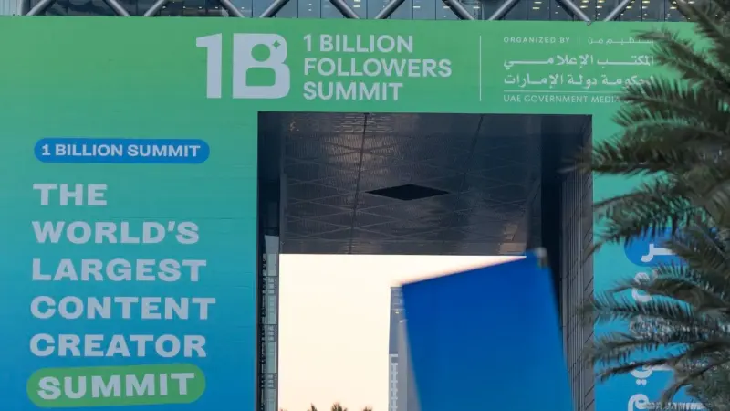 قمة المليار متابع تدعو إلى تطوير مجتمعات رقمية