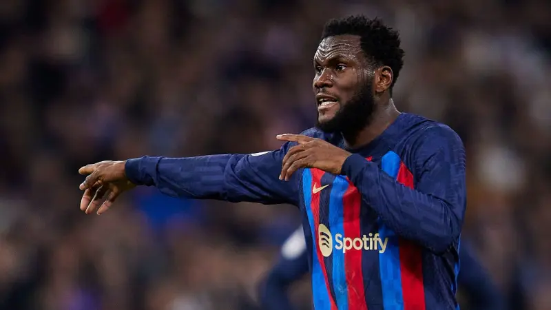 من هو النادي السعودي الذي قدم عرضا لضم "فرانك كيسي" من برشلونة؟