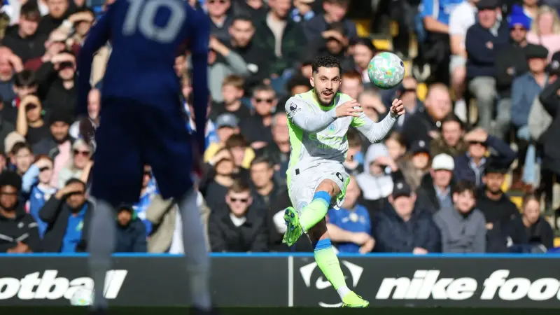 رقم مميز لمانشستر سيتي يهدد أرسنال.. وتشيلسي يغرق في سلسلة سلبية