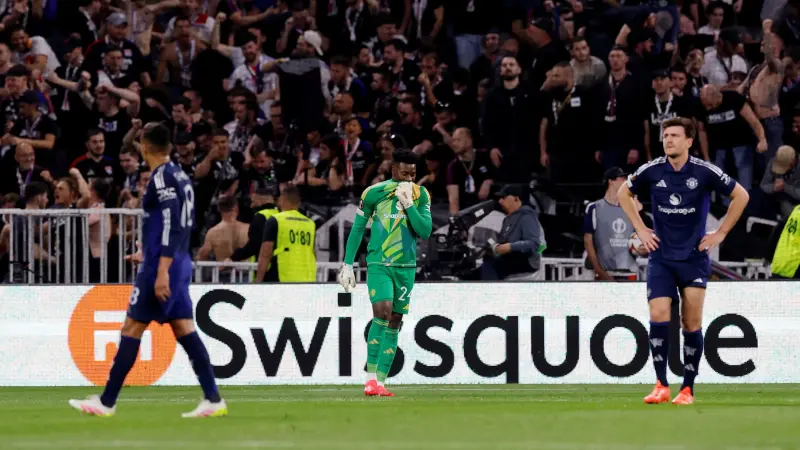 رغم تصريحات الثقة.. أموريم يستعد لاستبعاد أونانا من مباريات مانشستر يونايتد