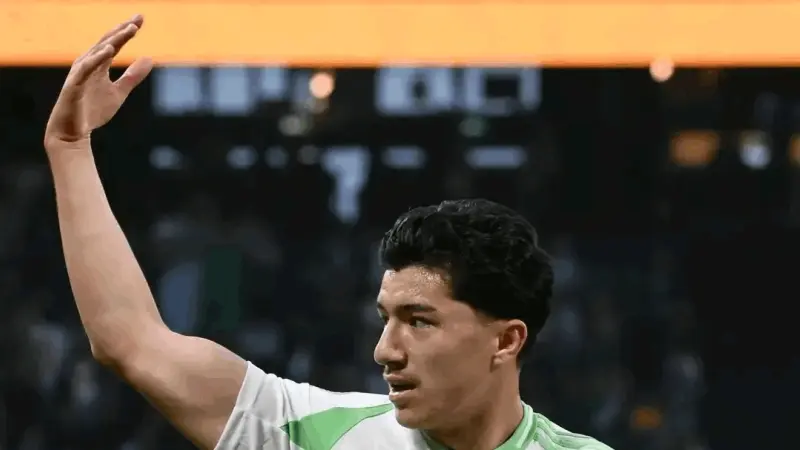 هدف عالمي يضع الجزائري إبراهيم مازا في مرمى برشلونة