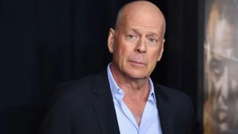 رغم معركته مع المرض.. بروس ويليس يظهر في لوس أنجلوس بحالة معنوية جيدة