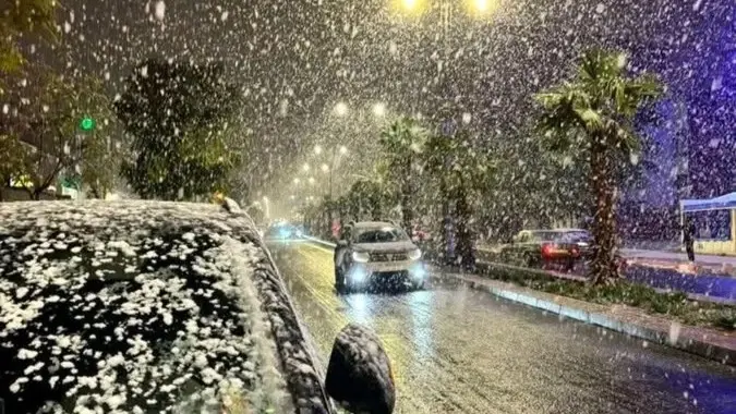 ثلوج وجدة.. عاصمة الشرق في المغرب تكتسي بالبياض