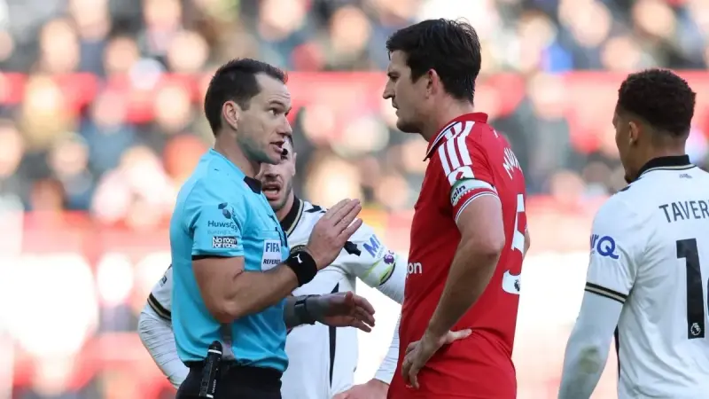 الدوري الإنجليزي - هاري مغواير: نعيش خيبة أمل كبرى.. وندعم مايكل كاريك
