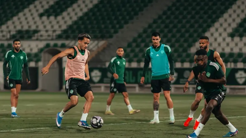 القنوات الناقلة لمباراة الأهلي ضد القادسية اليوم في دوري روشن السعودي مع الموعد والتشكيلة