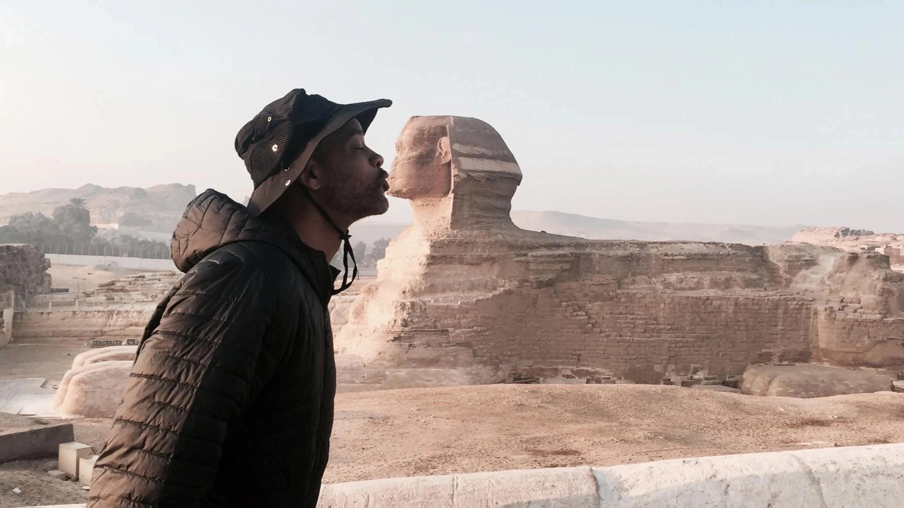 ويل سميث في الأهرامات.. النجم الأميركي يقضي عطلته في القاهرة 