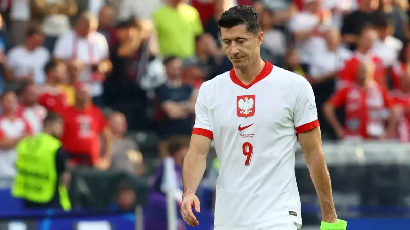 ليفاندوفسكي يعود إلى قائمة بولندا بعد اعتزال دولي مؤقت