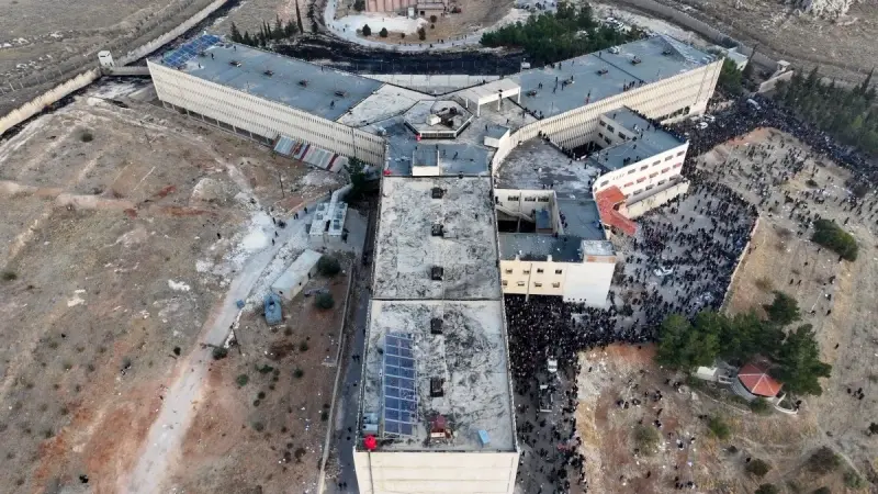 روايات الرعب والقهر.. شهادات مروّعة لسجناء سابقين في صيدنايا السوري