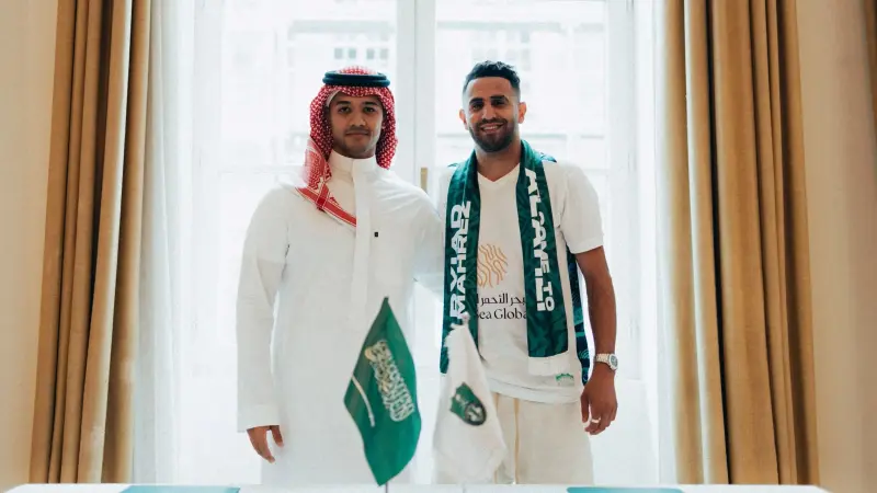 "السوق يتغيّر".. غوارديولا يعترف بالهزيمة في بيع رياض محرز