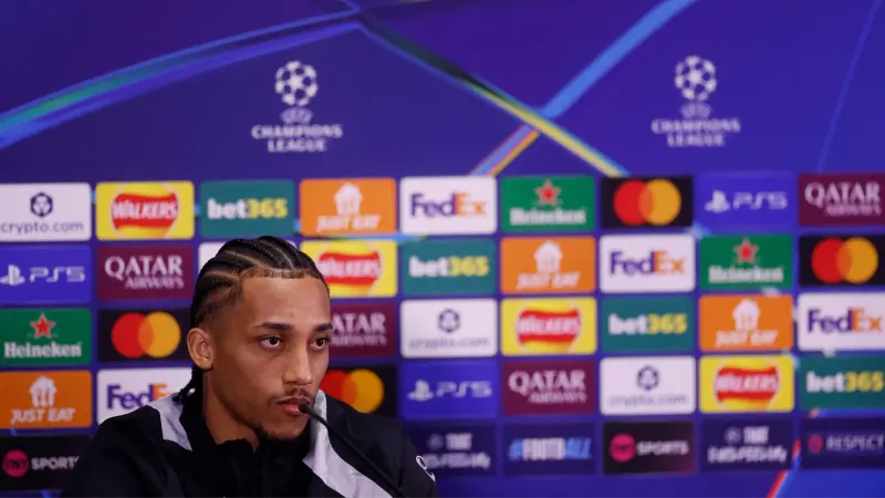 تشابي ألونسو يتمسك بجواو بيدرو.. هل يتجه برشلونة إلى خيارات أخرى؟