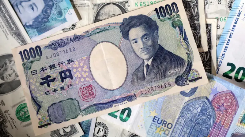 خسائر الدولار تدعم صعود اليورو.. ماذا يحدث في سوق العملات؟