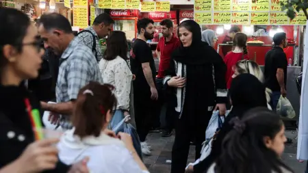 related_news_inside_blogs"انتظروا وشاهدوا".. رسالة غامضة تجتاح هواتف الإيرانيين