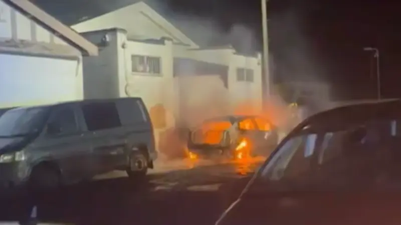 جريمة كراهية.. شرطة بريطانيا تحقق في حريق مسجد