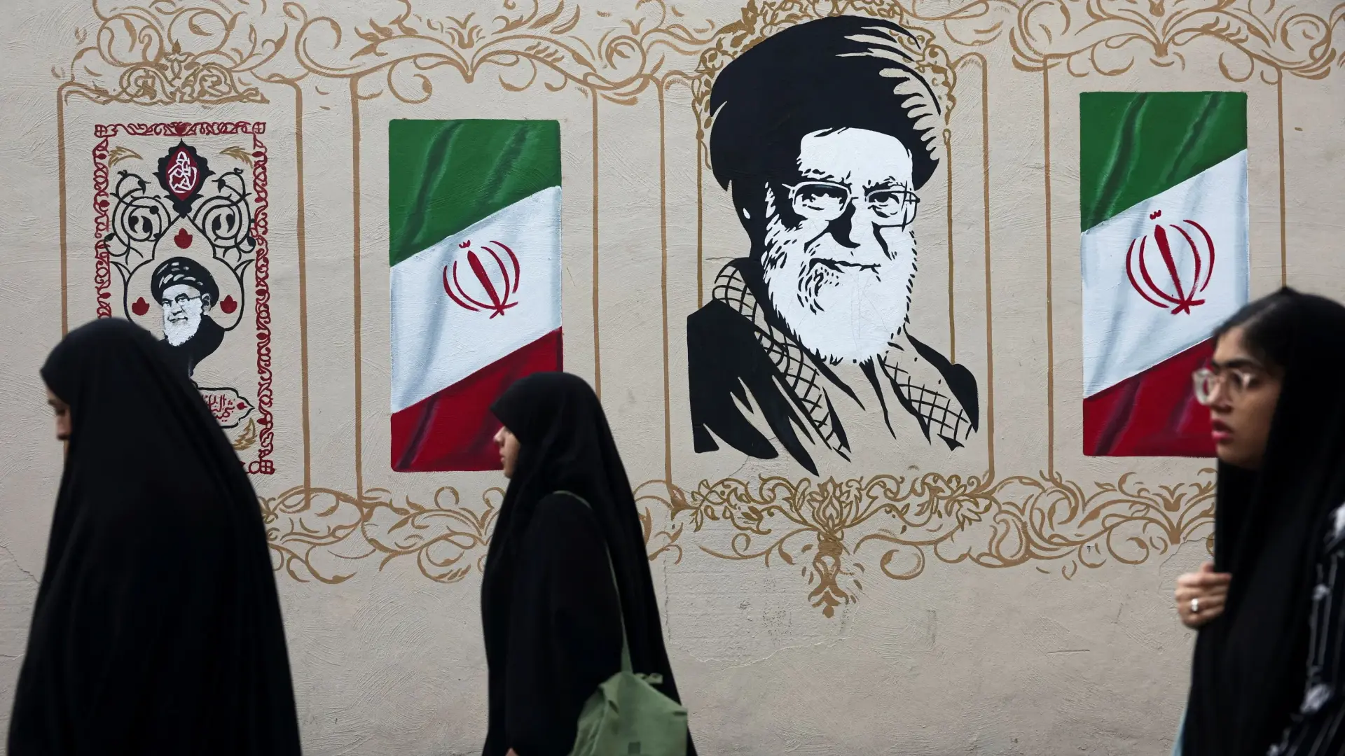 إيران أمضت أكثر من عقدين في التعامل مع العقوبات وتطوير طرق للالتفاف عليها (رويترز) إيران أمضت أكثر من عقدين في التعامل مع العقوبات وتطوير طرق للالتفاف عليها (رويترز)