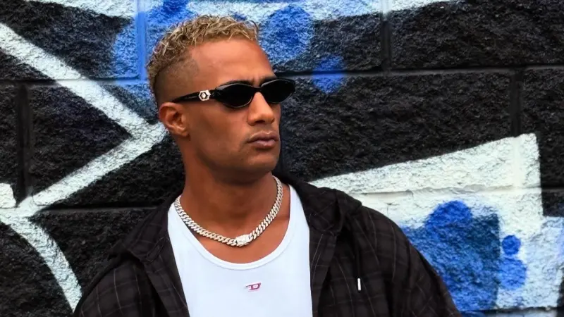 متابع يتمنى تعرض محمد رمضان لحادث مثل أحمد سعد.. ورد صادم من الفنان