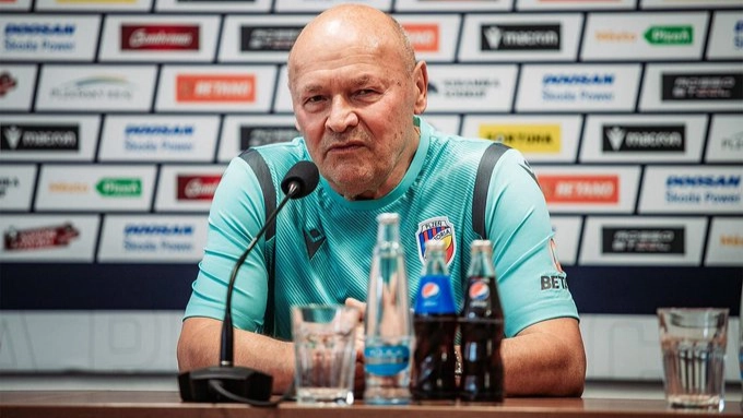 كوبيك يعود من جديد.. مهمة شاقة لإنقاذ حلم التشيك المونديالي 