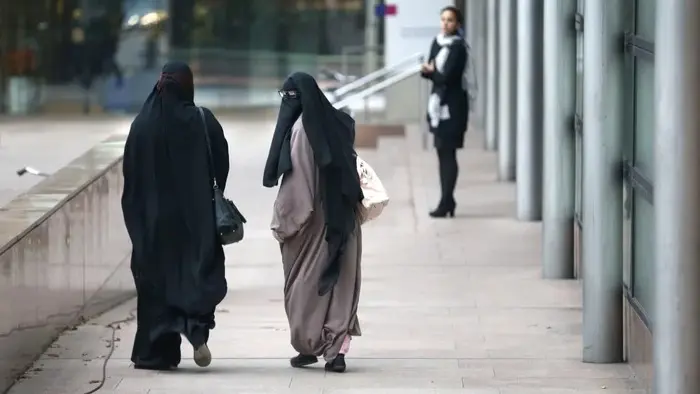 تحديد سقف 30% لعدد التلامذة الأجانب بالصف (إكس) تحديد سقف 30% لعدد التلامذة الأجانب بالصف (إكس)