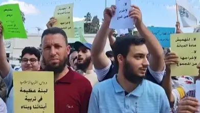 فيديو - "لنأتيك برجال الموت".. تهديدات في سوريا لوزير بسبب التربية الإسلامية