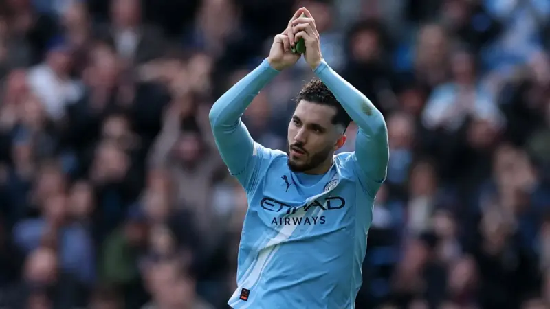 "أحد أفضل لاعبي العالم".. سيمينيو يكشف عن رأيه في ريان شرقي