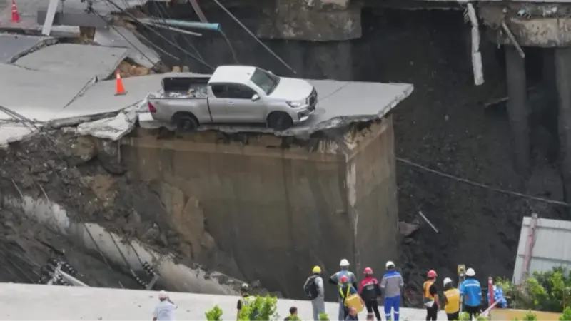 فيديو - انهيار أرضي في بانكوك يبتلع طريقا