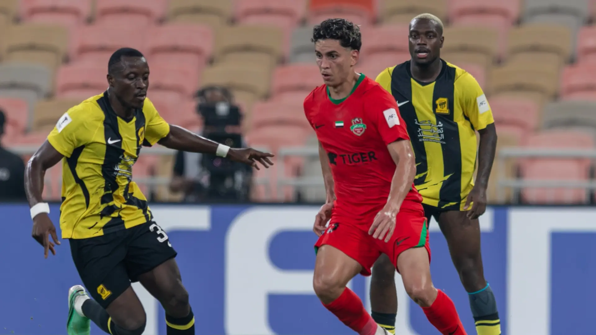 شباب الأهلي يكرر تفوقه على الاتحاد في جدة (إكس) شباب الأهلي يكرر تفوقه على الاتحاد في جدة (إكس)