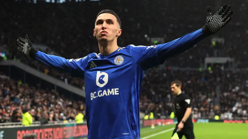 بين لايبزيغ وكريستال بالاس.. أين تتحول وجهة بلال الخنوس؟