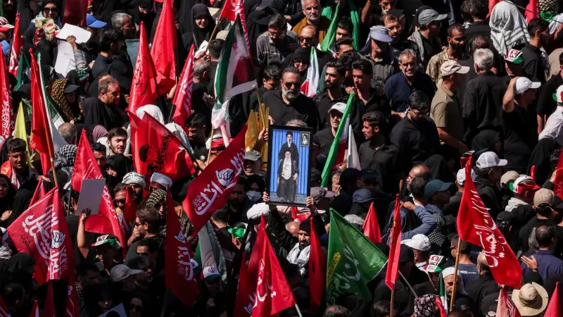 مع استئناف القتال.. متشددو إيران يحذرون من الانقلاب ضد المرشد