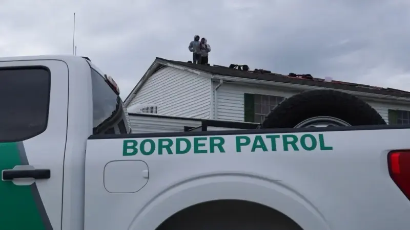 أميركا.. العثور على 23 مهاجرا مختبئين بشاحنة