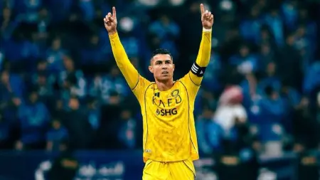 related_news_inside_blogsالدوري السعودي - الصراع يشتعل على وقع اعتكاف رونالدو و"هلالية" بنزيما