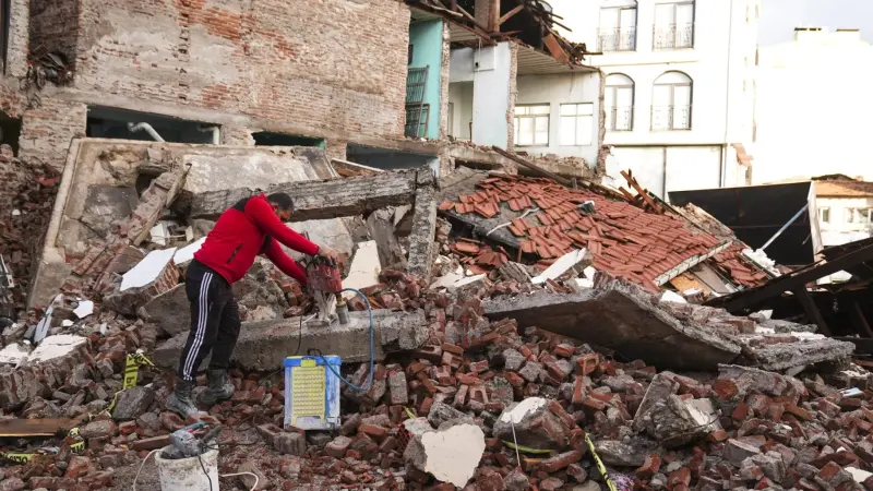 فيديو - لحظات مرعبة.. هذه خسائر زلزال تركيا