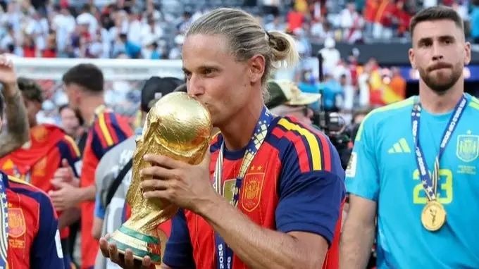 يورنتي يعلن اعتزاله كرة القدم الدولية (إكس) يورنتي يعلن اعتزاله كرة القدم الدولية (إكس)