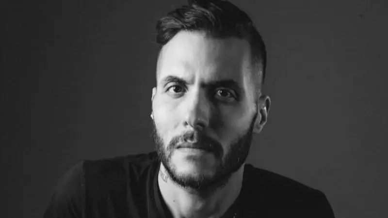 أمير عيد: أنا مش كيس شيبسي علشان أبيع أكتر.. أنا فنان حر