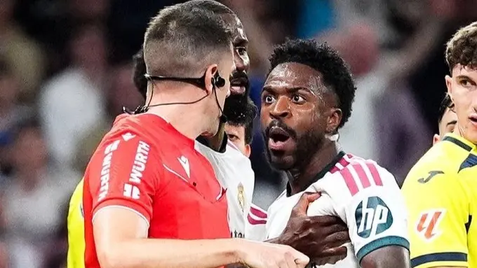 "ربما لما بقيت هنا".. مورينيو يفتح باب الرحيل أمام فينيسيوس ويحتفي بابتسامته