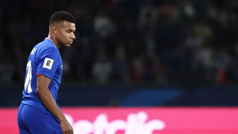 تقرير: ملاعب أوروبا تتحول إلى مسرح للعنصرية من جديد