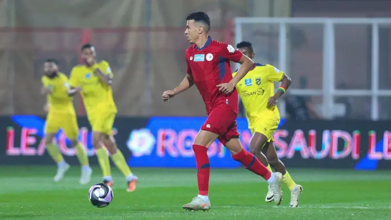 فيديو - إصابة جمال حركاس الخطيرة تتسبب في لحظات من الذعر في الدوري السعودي