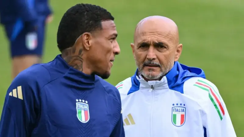 سباليتي يُعلّق على منع "بلاي ستيشن" في معسكر منتخب إيطاليا