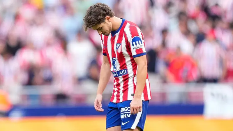 أتلتيكو مدريد يحدد شرطه لرحيل خوليان ألفاريز.. وبرشلونة خارج الحسابات