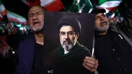 related_news_inside_blogsفيديو - مجتبى خامنئي غائب عن الوعي.. من يحكم إيران خلال الحرب؟