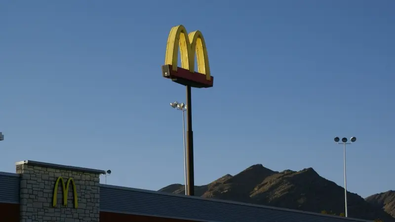 تراجع مبيعات ماكدونالدز عالميا للمرة الأولى في 3 سنوات