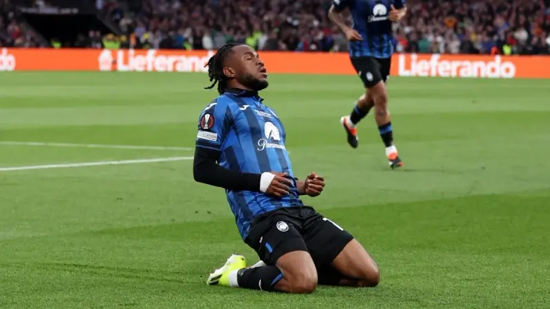 من هو النيجيري أديمولا لوكمان أفضل لاعب في إفريقيا وماذا قدّم خلال عام 2024؟