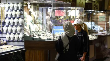 related_news_inside_blogsضربة موجعة للذهب من صعود النفط والدولار