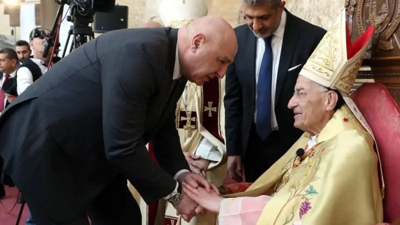 خلال قداس الفصح.. فيديو لحظة تعثر البطريرك الراعي