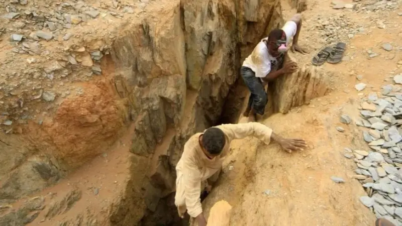 مصرع 67 شخصا بانهيار منجم ذهب في السودان