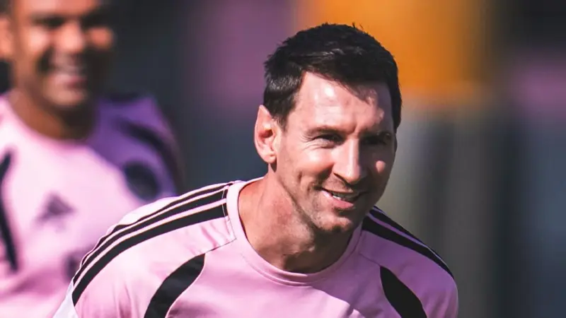 فيديو - ميسي يعود إلى تدريبات إنتر ميامي ومستقبله الدولي غير واضح
