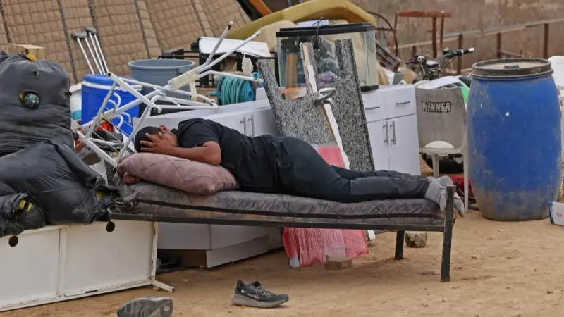 صور - هدم عشرات المنازل ومسجد في النقب يشرد مئات الفلسطينيين