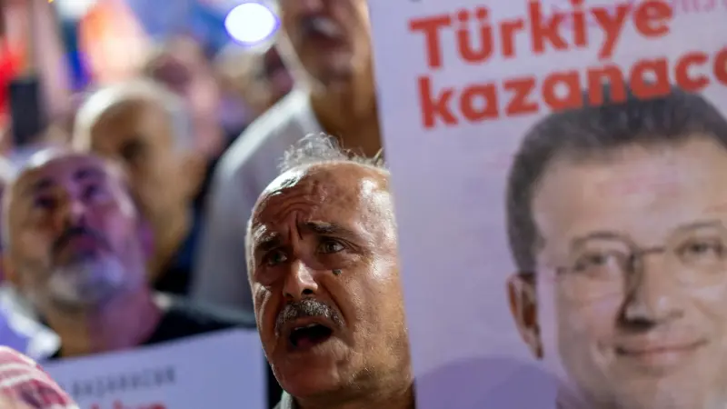 اتهامات جديدة بـ"التجسس" تطال أكرم إمام أوغلو أبرز خصوم إردوغان