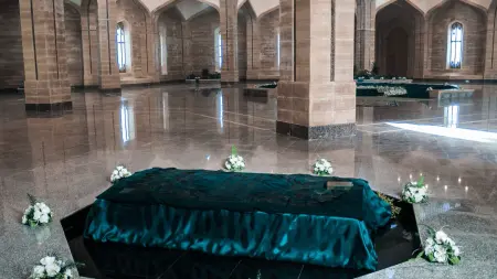 فيديو - نقل الرفات أو سرقتها.. ما هي حقيقة نبش قبر حافظ الأسد؟