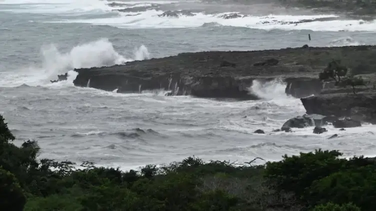 إعصار ميليسا يصل الباهاما وأوامر بإجلاء السكان